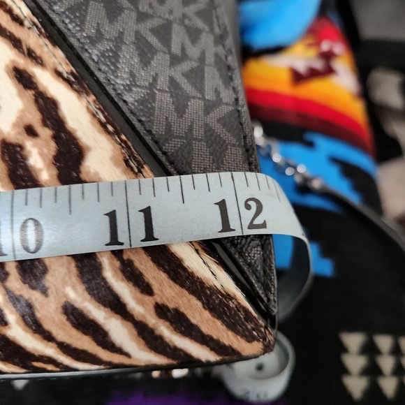 Michael Kors bag, Medium size, brand new. Comes with dust bag. - Picture 11 of 12